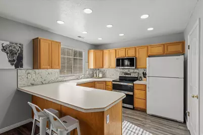 1027 E Sara Ln S, Ogden, UT 84404 - Photo 7