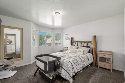 1027 E Sara Ln S, Ogden, UT 84404 - Photo 9