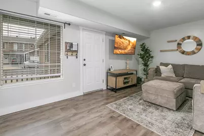134 W 2525 N, Harrisville, UT 84414 - Photo 7