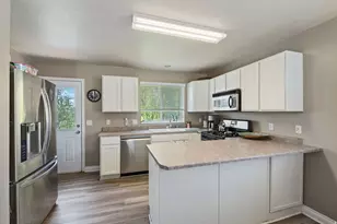 595 N Banbury Cir W, North Salt Lake, UT 84054 - Photo 3