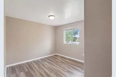 595 N Banbury Cir W, North Salt Lake, UT 84054 - Photo 7