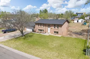 244 W 100 N, Roosevelt, UT 84066 - Photo 3