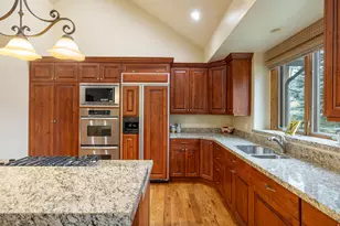 3168 E Bavarian Ct, Sandy, UT 84093 - Photo 9
