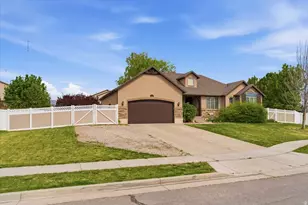 2346 N 1275 W, Clinton, UT 84015 - Photo 3