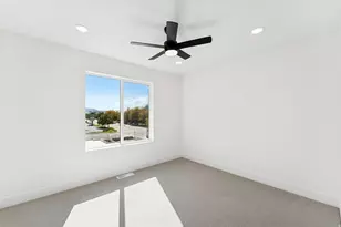 256 N Main St, Bountiful, UT 84010 - Photo 23