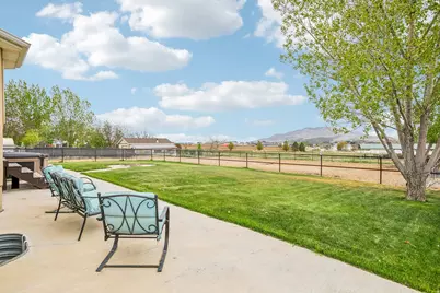 2464 E Autumn Dr, Eagle Mountain, UT 84005 - Photo 39