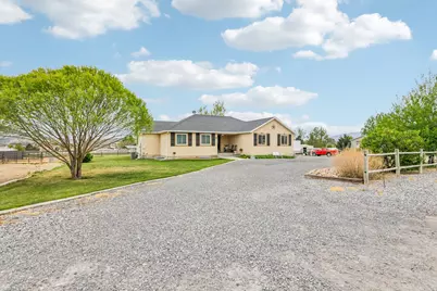 2464 E Autumn Dr, Eagle Mountain, UT 84005 - Photo 3