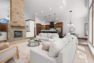 10637 S Crescent Bend Dr, Sandy, UT 84070 - Photo 9