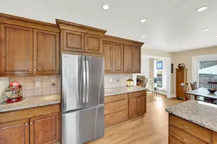 2373 E Glacier View Dr S, Sandy, UT 84092 - Photo 9
