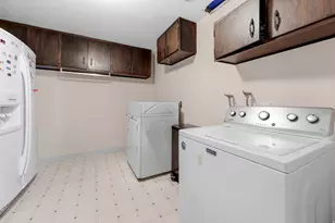 6883 S 2510 E, Cottonwood Heights, UT 84121 - Photo 31