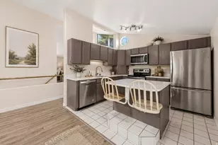 6883 S 2510 E, Cottonwood Heights, UT 84121 - Photo 7