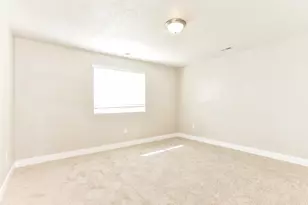 3562 S Bridgeview Ln W, Syracuse, UT 84075 - Photo 11