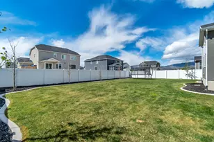 1046 E Blazing Sun Dr, Eagle Mountain, UT 84005 - Photo 25