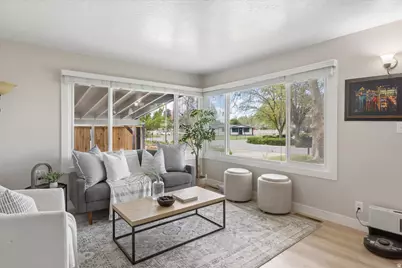 962 N La Verde, Layton, UT 84041 - Photo 5
