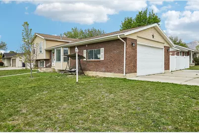 9571 S David St E, Sandy, UT 84070 - Photo 3