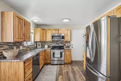 9571 S David St E, Sandy, UT 84070 - Photo 9