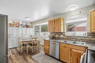 9571 S David St E, Sandy, UT 84070 - Photo 11