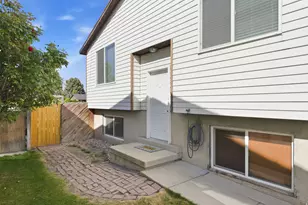 2326 W Heatherglen Dr, Taylorsville, UT 84129 - Photo 3