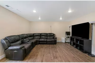 2428 E Jim Bridger Dr, Eagle Mountain, UT 84005 - Photo 13
