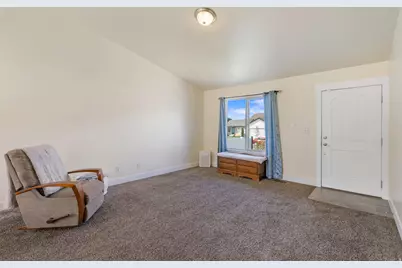 2428 E Jim Bridger Dr, Eagle Mountain, UT 84005 - Photo 3