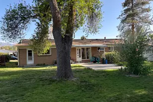 1779 E Moordale Ln S, Holladay, UT 84117 - Photo 3