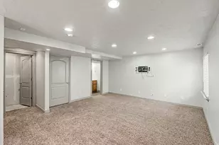 266 E Twin Bridges Ln S, Midvale, UT 84047 - Photo 17