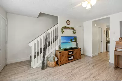 328 E 100 N #3, Hyrum, UT 84319 - Photo 3