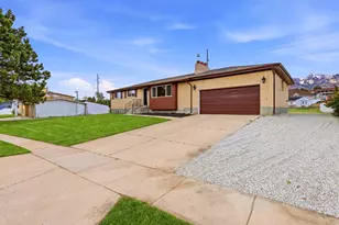 8643 S Vaquero Dr E, Sandy, UT 84094 - Photo 3