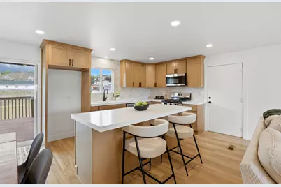 8643 S Vaquero Dr E, Sandy, UT 84094 - Photo 9