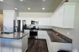 954 N Wahlen Way, Harrisville, UT 84404 - Photo 5
