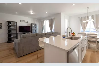 8254 W Cascade View Way S, Magna, UT 84044 - Photo 5