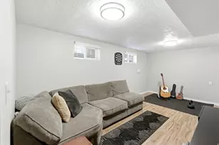 935 E 900 N, Bountiful, UT 84010 - Photo 27
