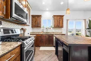 256 W Horizon Loop, Elk Ridge, UT 84651 - Photo 9