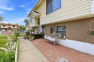 5867 S 2900 W, Roy, UT 84067 - Photo 3