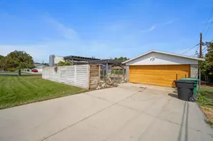 5597 S Hillside Dr E, Murray, UT 84107 - Photo 3