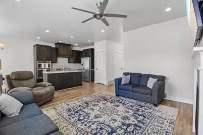 1374 E Primrose Ct N #106, Layton, UT 84040 - Photo 7