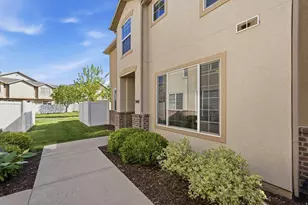 948 W Chelsea Ln N, North Salt Lake, UT 84054 - Photo 3