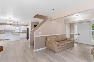 2159 E Hawthorne St, Saratoga Springs, UT 84043 - Photo 3