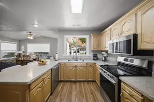 1050 W Red Hills Pkwy, Washington, UT 84780 - Photo 19