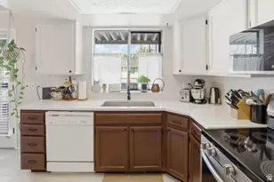 627 E Springhill Dr, Murray, UT 84107 - Photo 9