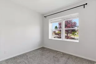 4921 W Woodridge Dr, South Jordan, UT 84009 - Photo 17