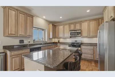 3926 E Barton Creek Dr, Eagle Mountain, UT 84005 - Photo 11