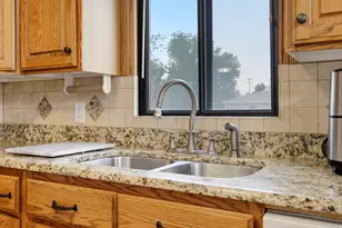 2252 E 6450 S, Cottonwood Heights, UT 84121 - Photo 9