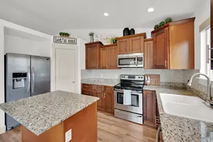 2442 E Hitching Post Dr, Eagle Mountain, UT 84005 - Photo 9