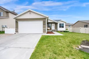 2442 E Hitching Post Dr, Eagle Mountain, UT 84005 - Photo 3