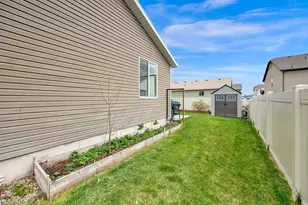 2442 E Hitching Post Dr, Eagle Mountain, UT 84005 - Photo 27