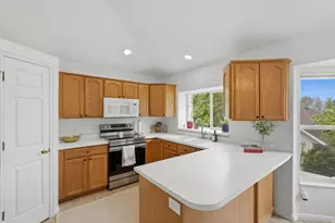 581 E Compass Cir N, North Salt Lake, UT 84054 - Photo 11