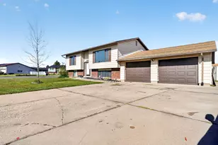 5592 S 3975 W, Roy, UT 84067 - Photo 3