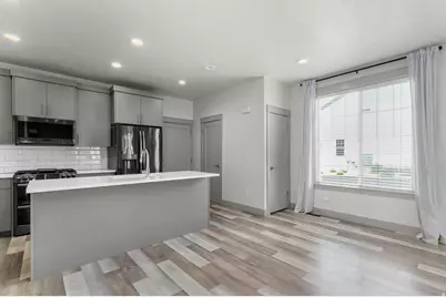 272 E Kirsten Ln, North Salt Lake, UT 84054 - Photo 5