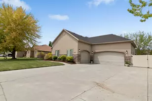 1580 Crestmont Way, Kaysville, UT 84037 - Photo 3